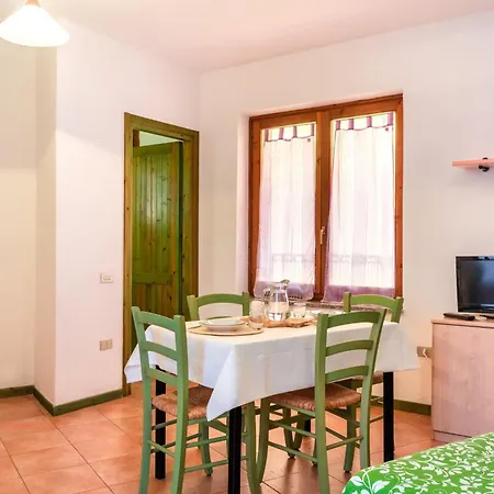 Glorious Le Pavoncelle-1bedapt B4 Sleep4